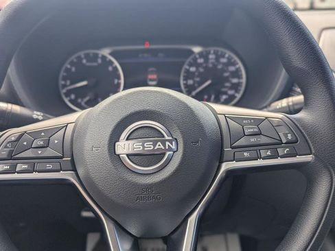 Used 2025 Nissan Sentra SV w/ Trunk Package FWD image 21