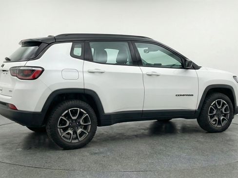 Used 2025 Jeep Compass Trailhawk AWD/4WD image 9