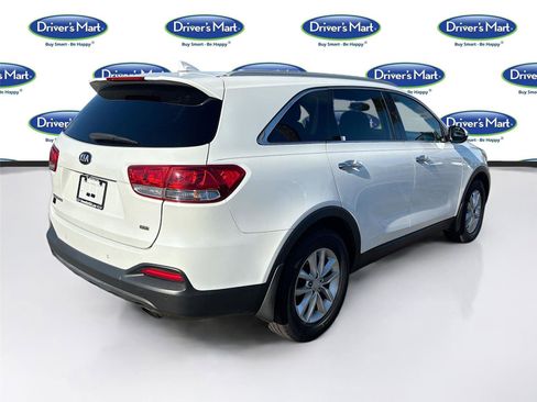 Used 2017 Kia Sorento LX w/ LX Convenience Package image 8