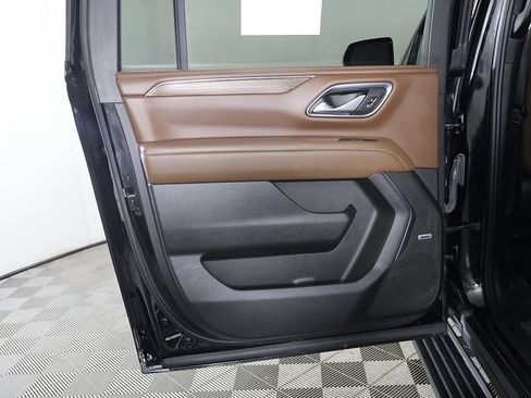 Used 2024 Chevrolet Suburban High Country w/ Advanced Technology Package AWD/4WD image 32