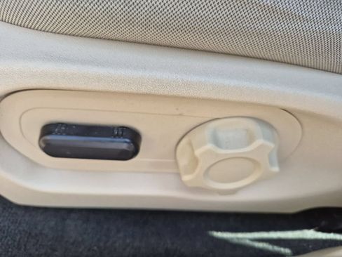 Used 2017 Ford Taurus SEL w/ Equipment Group 201A FWD image 17