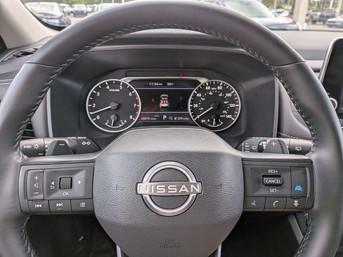 Used 2025 Nissan Rogue SV AWD/4WD image 31