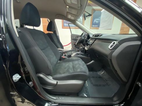 Used 2016 Nissan Rogue SV w/ SV Premium Package image 11