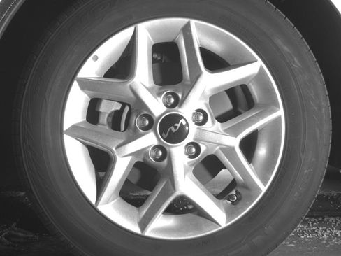 Used 2025 Kia Soul LX w/ LX Technology Package FWD image 12