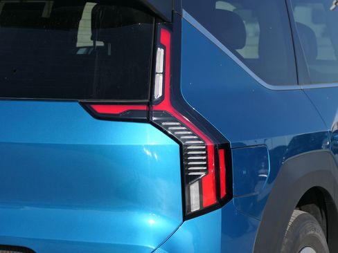 New 2026 Kia EV9 Wind AWD/4WD image 4
