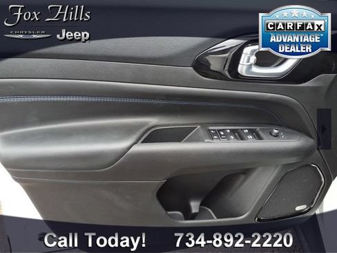 Used 2025 Jeep Compass Limited w/ Sun & Sound Group AWD/4WD image 14