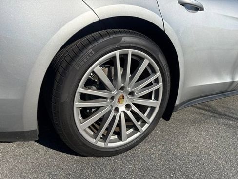 Used 2018 Porsche Panamera 4S AWD/4WD image 3