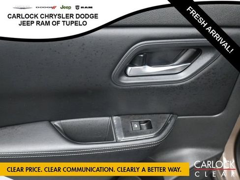 Used 2025 Nissan Rogue SV image 27