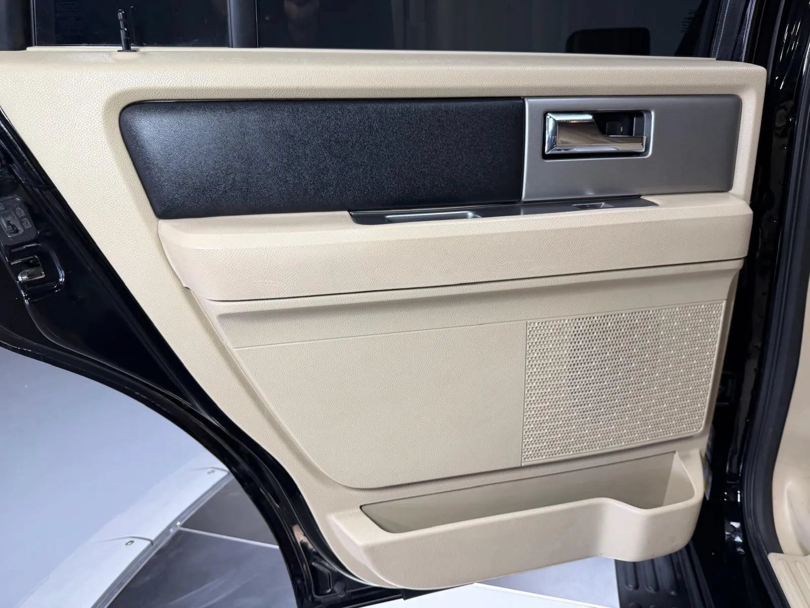 Used 2017 Ford Expedition XLT w/ Equipment Group 202A RWD image 21