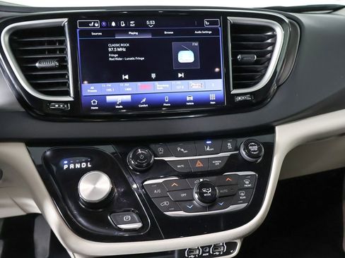 Used 2023 Chrysler Pacifica Touring-L FWD image 46