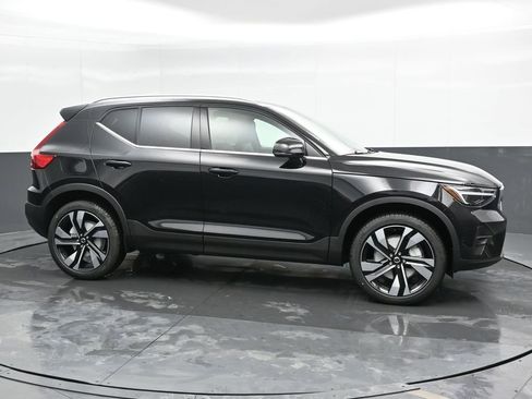New 2025 Volvo XC40 B5 Ultra w/ Climate Package image 4