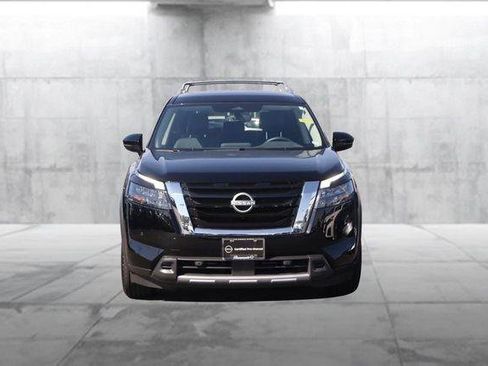 Used 2025 Nissan Pathfinder SL image 4