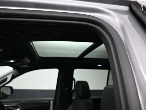 Used 2023 Chevrolet Tahoe Z71 w/ Luxury Package AWD/4WD image 14