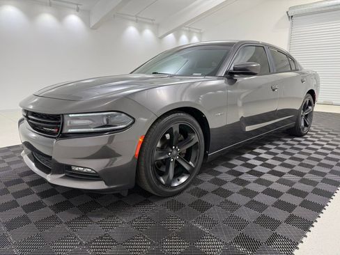 Used 2017 Dodge Charger R/T RWD image 3