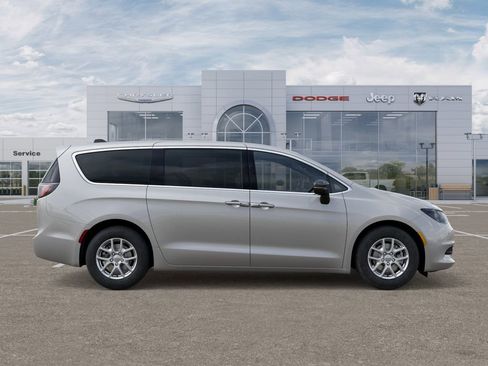 New 2026 Chrysler Voyager LX image 22