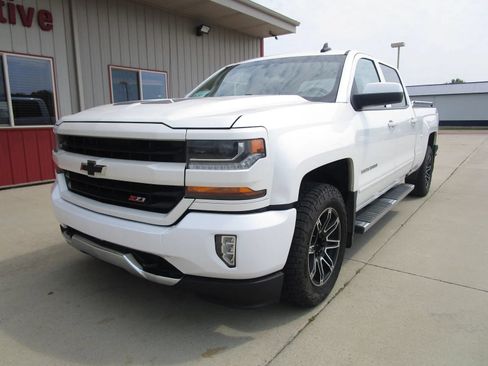 Used 2018 Chevrolet Silverado 1500 LT w/ All Star Edition AWD/4WD image 3