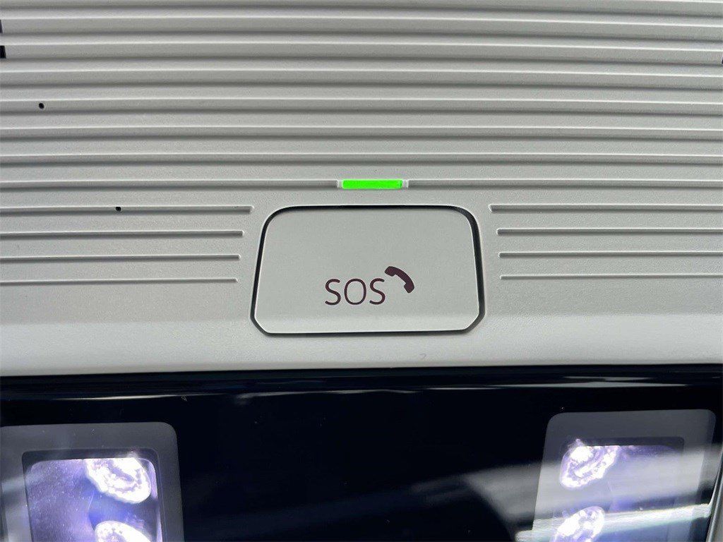 Certified 2025 Volkswagen Tiguan S FWD image 31