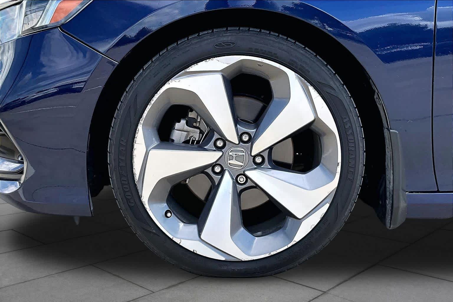 Used 2018 Honda Accord Touring image 11
