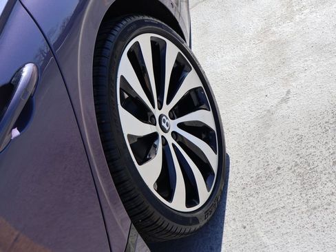 Used 2023 Bentley Flying Spur Azure image 44