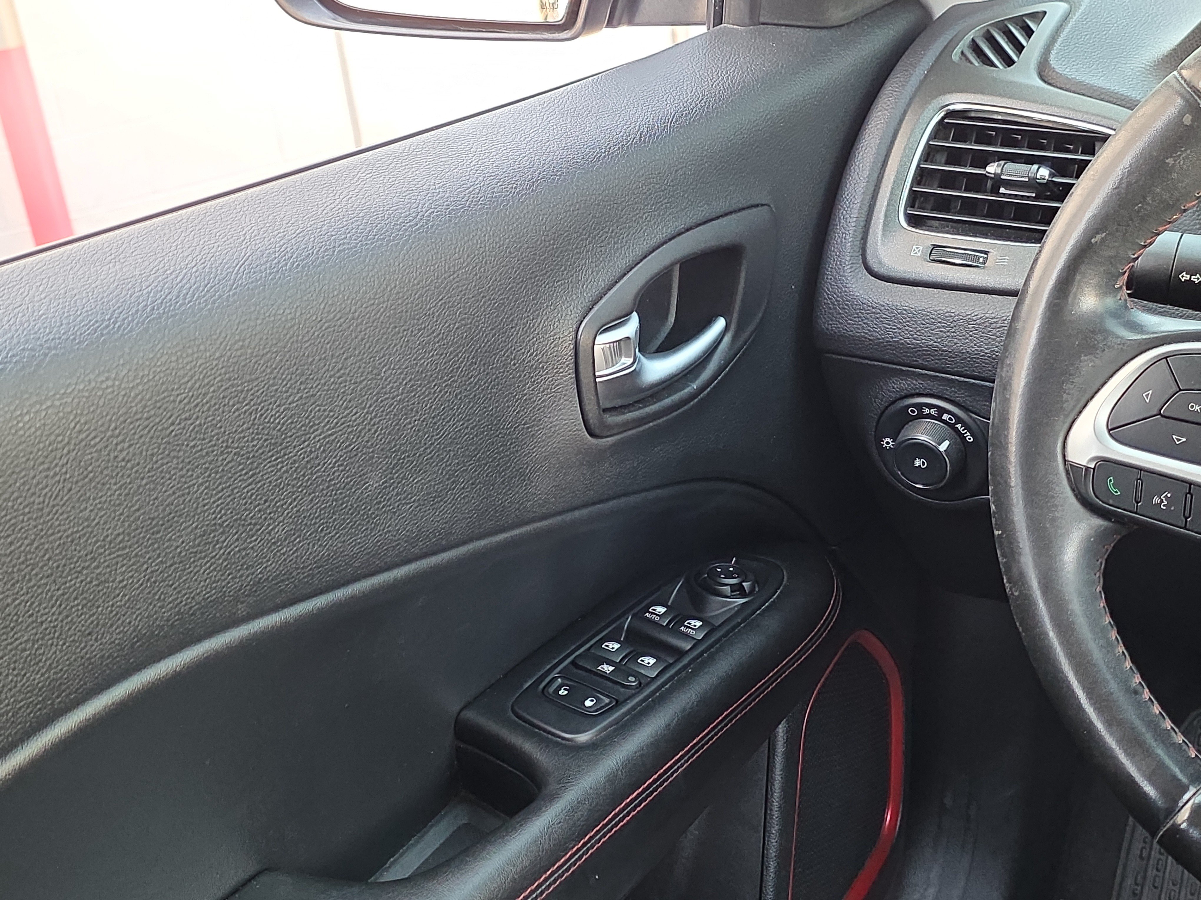 Used 2019 Jeep Compass Trailhawk AWD/4WD image 24