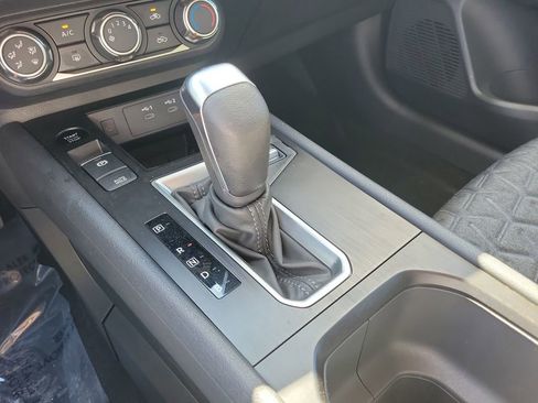 Certified 2025 Nissan Kicks SV image 35