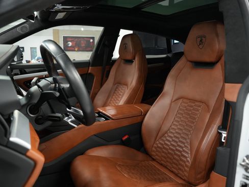 Used 2020 Lamborghini Urus AWD/4WD image 6