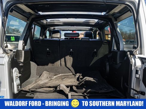 Used 2022 Jeep Wrangler Unlimited Sahara w/ Cold Weather Group image 10