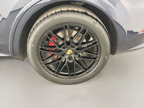Certified 2024 Porsche Cayenne S AWD/4WD image 12
