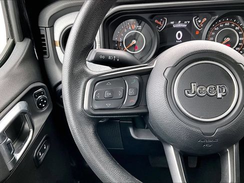 Used 2025 Jeep Gladiator Sport AWD/4WD image 6