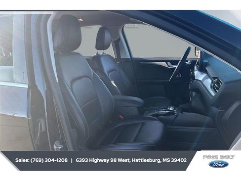 Used 2022 Ford Escape Titanium image 6