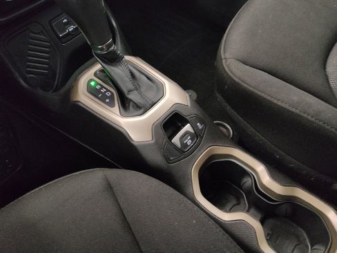 Used 2017 Jeep Renegade Latitude image 26