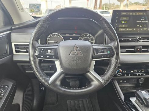 Used 2025 Mitsubishi Outlander SE image 22