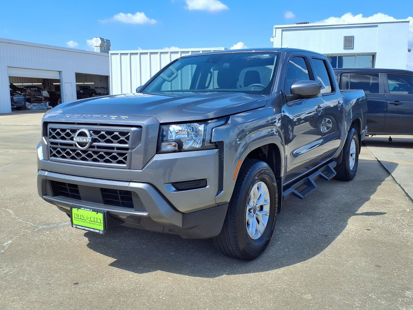 Used 2024 Nissan Frontier SV RWD image 3