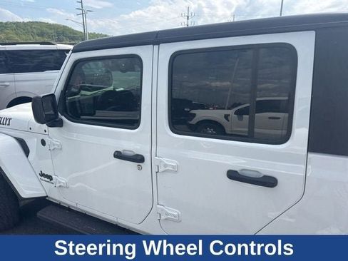 Used 2022 Jeep Gladiator Willys AWD/4WD image 23