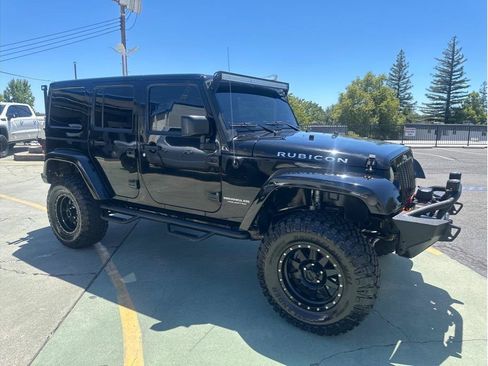 Used 2016 Jeep Wrangler Unlimited Rubicon w/ Connectivity Group AWD/4WD image 6