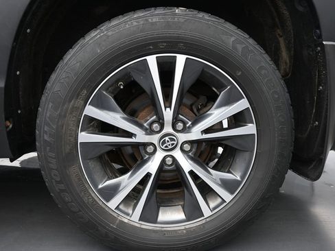 Used 2018 Toyota Highlander LE AWD/4WD image 26