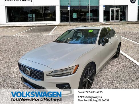 Used 2023 Volvo S60 B5 Ultimate image 1