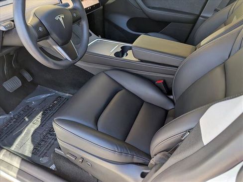 Used 2025 Tesla Model Y Long Range image 11