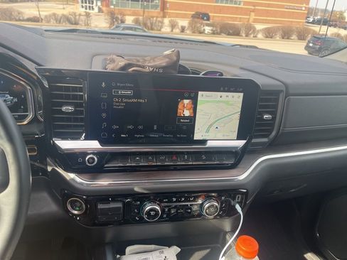 Used 2023 GMC Sierra 1500 SLT image 8