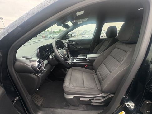 Used 2025 Chevrolet Equinox LT image 28