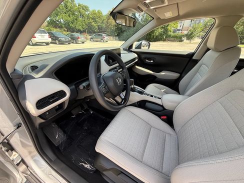 Used 2025 Honda HR-V LX image 9