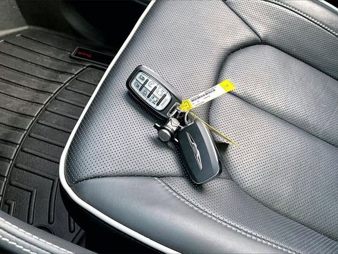 Used 2023 Chrysler Pacifica Limited w/ S Appearance Package image 32