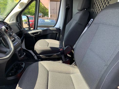 Used 2025 RAM ProMaster 2500 w/ U-Haul Equipment Group FWD image 10