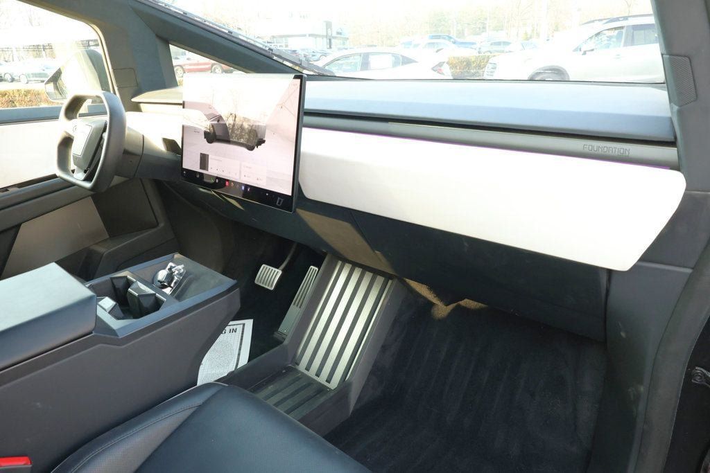 Used 2024 Tesla Cybertruck AWD Crew Cab image 27