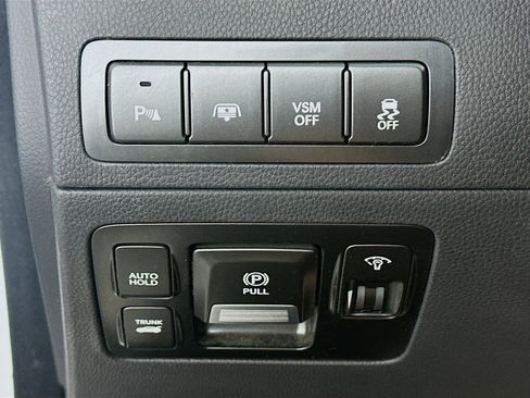 Used 2012 Hyundai Equus Signature RWD image 17