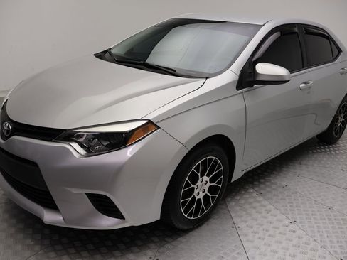 Used 2014 Toyota Corolla LE FWD image 2