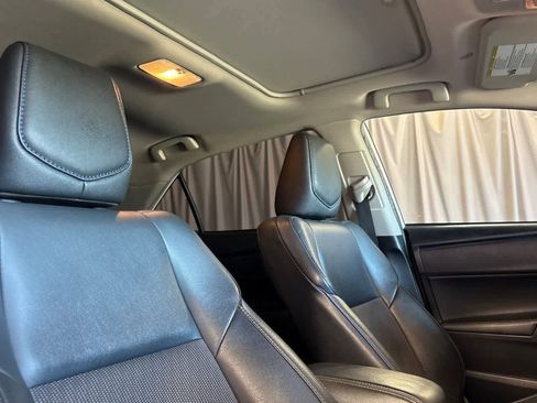 Used 2018 Toyota Corolla SE w/ Carpet Mat Package (TMS) FWD image 18