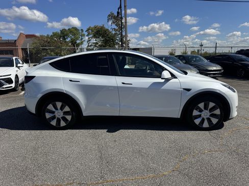 Used 2020 Tesla Model Y Long Range image 8