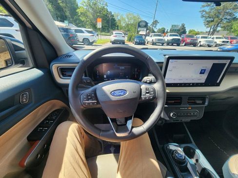 Used 2025 Ford Maverick Lariat AWD/4WD image 18