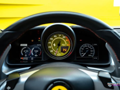 Used 2017 Ferrari GTC4Lusso AWD/4WD image 19